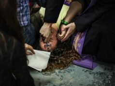 Exorcismo não oficial de quem foi expulso da Igreja: na cave de uma loja em Fátima (Portugal) os demónios são exorcizados gratuitamente uma vez por mês.