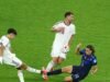 Árbitros “perdoadores”, muitos “paus” e “folhas de madeira” Uruguai levam Espanha ao fim