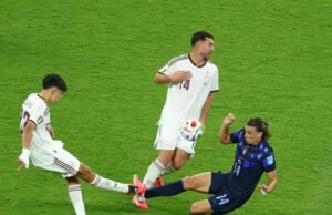 Árbitros “perdoadores”, muitos “paus” e “folhas de madeira” Uruguai levam Espanha ao fim