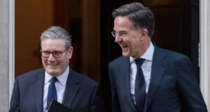 Starmer garante a Rutte que R.Unido apresentará seu novo plano de defesa antes da cúpula de Ancara