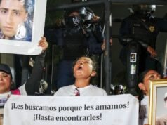 César Cravioto saiu sem acordo com as mães buscadas: SSCCDMX bloqueia o avanço do ônibus para o Estádio Azteca
