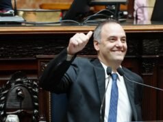 Em seu novo juramento, Manuel Adorni contrariou o que relatou ao Congresso