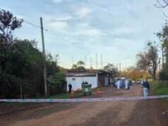 Eles investigam a presença de um feto com placenta em uma lixeira em Misiones