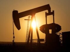 Preços do petróleo caem após anúncio de acordo EUA-Irã e alívio no Estreito de Ormuz