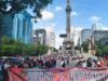 AO VIVO | Manifestantes da CNTE atacam um guindaste a caminho do CDMX Zócalo