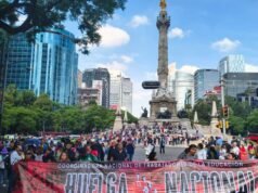 AO VIVO | Manifestantes da CNTE atacam um guindaste a caminho do CDMX Zócalo