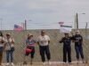 Eles alegam espancamentos e negligência médica no maior centro de detenção de imigração da América