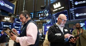 Queda forte em Wall Street liderada pelo colapso das ações de tecnologia