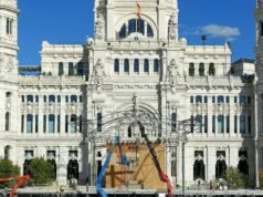 A Plaza de Cibeles, preparada para receber hoje perto de um milhão de pessoas para a missa do Papa