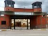 Um incêndio ocorreu no Presídio Gorriti, ferindo gravemente um dos suspeitos do assassinato de Iara Rueda.