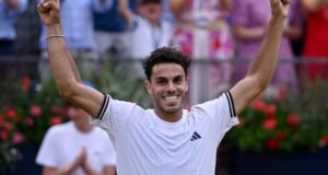 Cerúndolo faz história na grama londrina: sagra-se campeão do Queen’s ATP 500 após vencer Tommy Paul