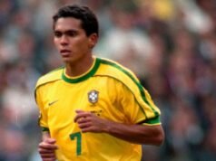 Ele foi titular na primeira partida da Copa do Mundo de 1998 com o Brasil, durou 45 minutos e não voltou a jogar pela sua seleção: “Eu quem manda aqui”