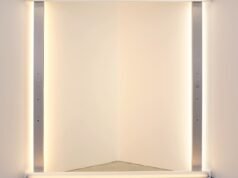 Exposição panorâmica de Dan Flavin, com obras dos anos 60 e 70, em Malba