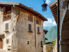 A cidade italiana congelada na Idade Média com um festival que transporta os visitantes ao século XIII e a apenas 20 minutos do Lago de Garda.