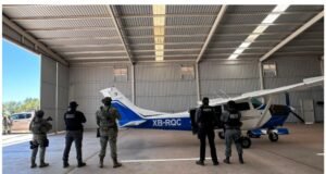 Avião pirata ultraleve e drogas apreendidas em hangar de Coahuila: para Los Rusos, braço armado de Los Mayos.
