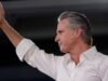 Percebendo uma oportunidade, Newsom investigou o que ele diz que Trump está fazendo
