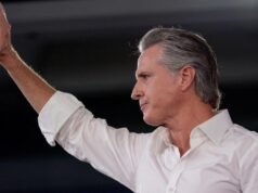 Percebendo uma oportunidade, Newsom investigou o que ele diz que Trump está fazendo