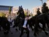 Manifestantes ultraortodoxos bloqueiam estradas e trens em Israel por causa do recrutamento militar