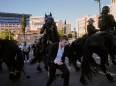 Manifestantes ultraortodoxos bloqueiam estradas e trens em Israel por causa do recrutamento militar