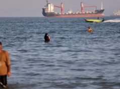 Agência da ONU suspende evacuação de navios pelo Estreito de Ormuz após ataque de barco