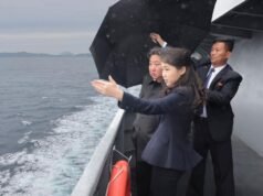 Líder norte-coreano Kim exibe novos navios de guerra antes da visita de Xi à China
