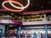 A família Ellison está vendendo uma rede de cinemas para a companhia europeia Kinepolis