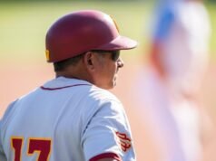 Jason DeCaro, da Carolina do Norte, elimina o beisebol da USC no jogo 2