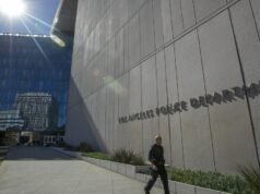 A mulher acusada de agredir um vendedor ambulante em Los Angeles foi presa