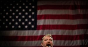 Graham Platner se reunirá no Maine com o deputado Ro Khanna como um escândalo que abala a campanha