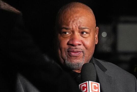 A locutora do Chicago Bulls e 3x campeã da NBA, Stacey King, morre aos 59 anos