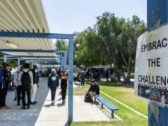 Em votação dramática, conselho estadual bloqueia aquisição da Locke High pelo LAUSD