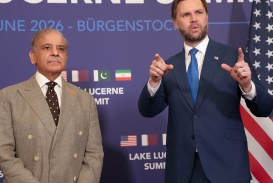 Vance se reúne com altas autoridades iranianas enquanto os EUA buscam colocar as negociações de volta nos trilhos