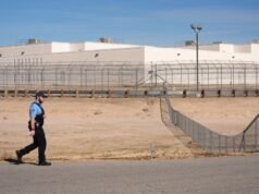 Participante: A detenção pelo ICE é tão ruim quanto parece. Estou experimentando isso há 2 anos