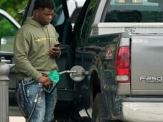 De tanques de gasolina vazios a menos luxos, os consumidores estão repensando os gastos