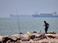 Drones iranianos atacam Bahrein, navio é duramente atingido