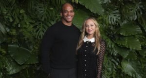 Jennifer Meyer e Geoff Ogunlesi dão as boas-vindas à ‘garota perfeita’
