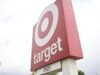A mulher foi estrangulada na Target até que um cliente a deteve, disseram os promotores