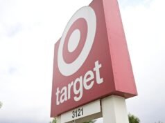 A mulher foi estrangulada na Target até que um cliente a deteve, disseram os promotores