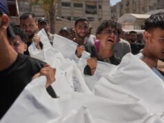 Ataque de drone israelense mata irmão palestino em acampamento em Gaza