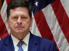Trump adia a nomeação de Clayton como diretor de inteligência para tentar pressionar o Congresso sobre o projeto de identificação do eleitor