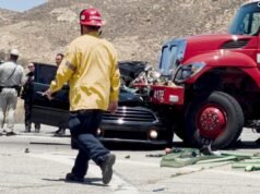 Dois, incluindo uma criança de 10 anos, morreram em uma colisão com um caminhão de bombeiros