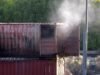 Um trem carregado com baterias de lítio pegou fogo em Cajon Pass