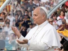 Comício juvenil do Papa na Espanha é leve, com discussão direta sobre depressão e violência doméstica