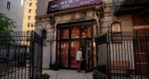 De locatário a proprietário, Sharpton se aproxima do Harlem da National Action Network para o longo prazo