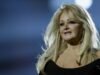 Bonnie Tyler inconsciente, mas ainda ‘não se sentindo bem’ após a cirurgia