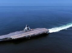 O mais novo porta-aviões da China navega pelo Estreito de Taiwan