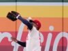 Jo Adell culpa o meme de José Canseco por deixar um home run na cabeça
