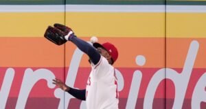 Jo Adell culpa o meme de José Canseco por deixar um home run na cabeça