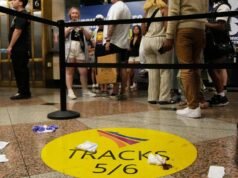 Seis pessoas feridas em esfaqueamento na Penn Station de Nova York com suspeito na prisão, dizem as autoridades