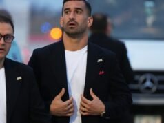 Seleção iraniana usa distintivo nº 168 para vítimas de ataques aéreos antes da Copa do Mundo